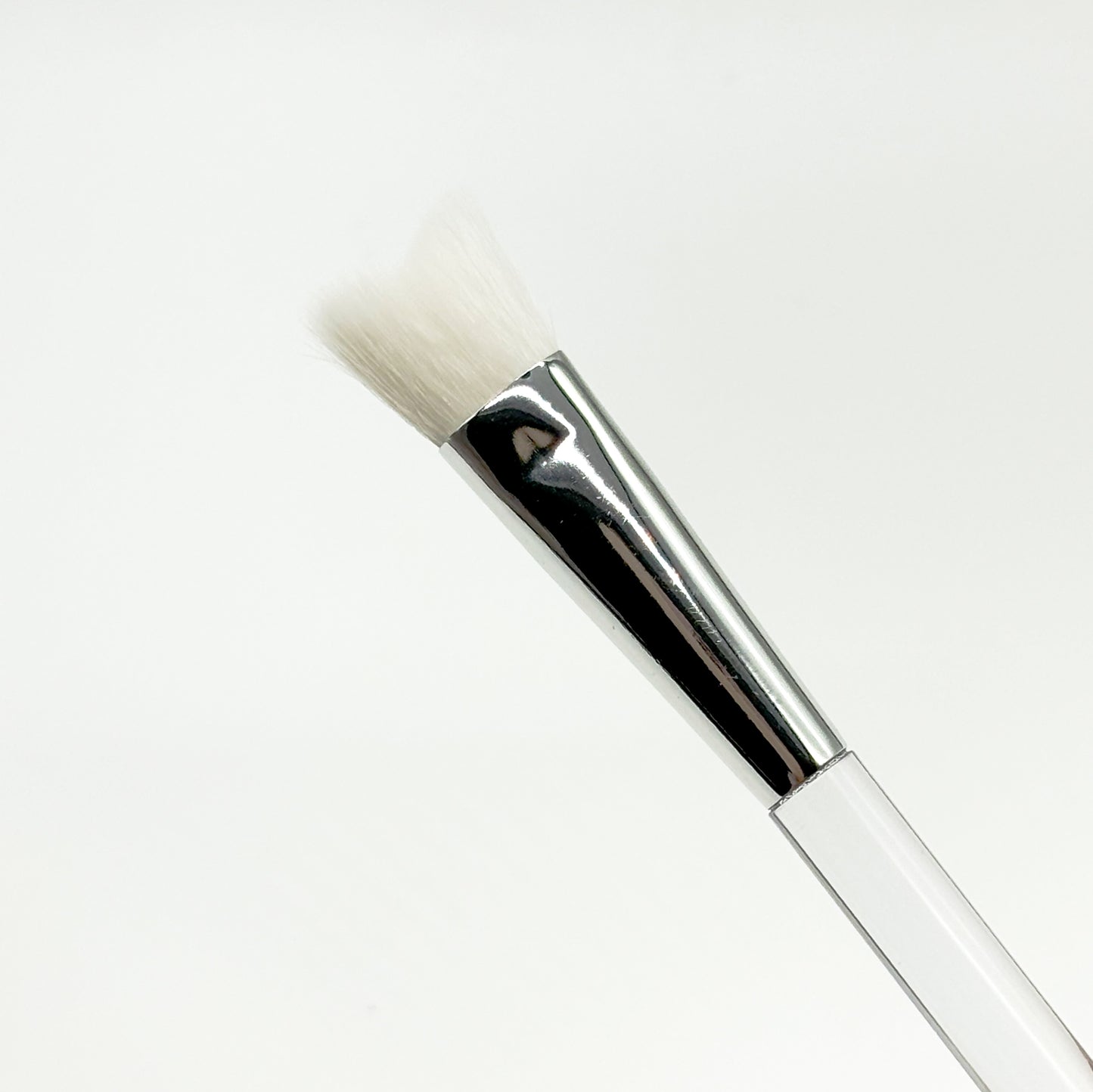 Lash cleansing brush to improve retention and cleanliness