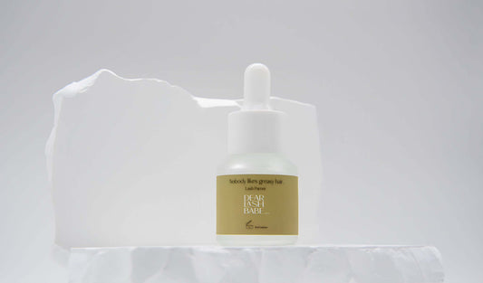 Lash primer for eyelash extensions to improve glue bonding