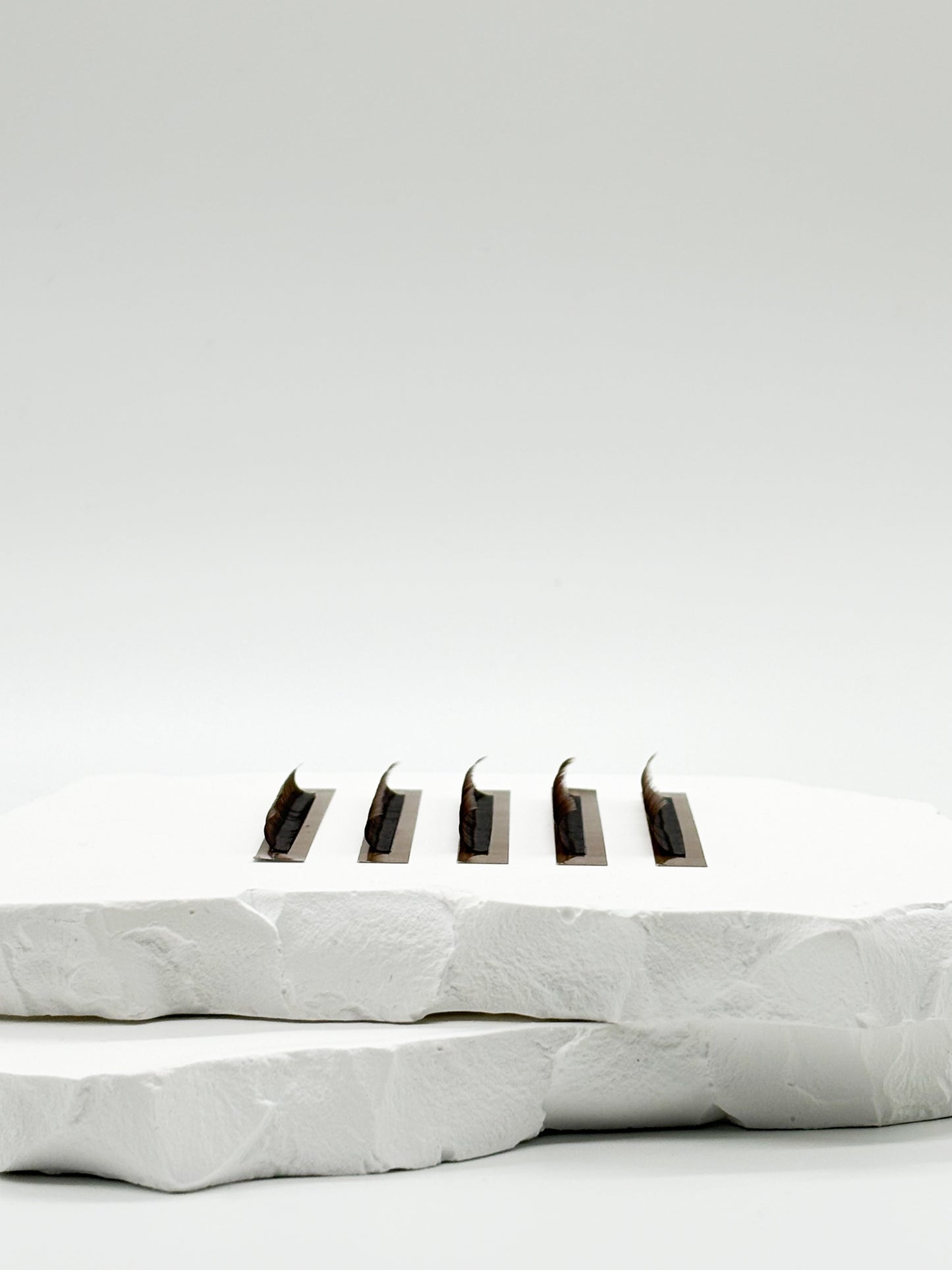 Signature Lash Tile for organising lash strips during extension applications