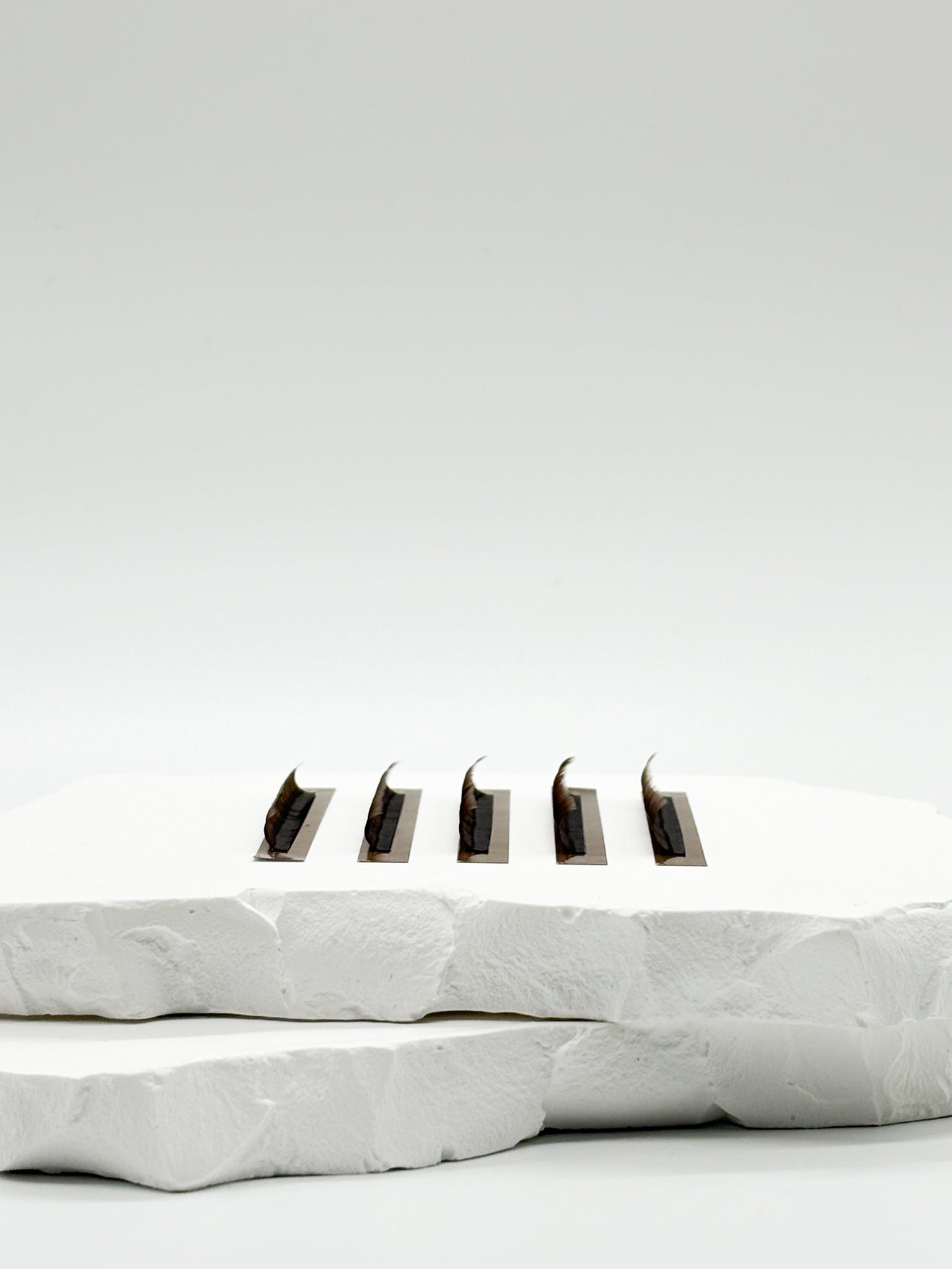 Signature Lash Tile for organising lash strips during extension applications