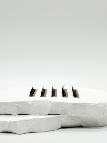 Signature Lash Tile for organising lash strips during extension applications
