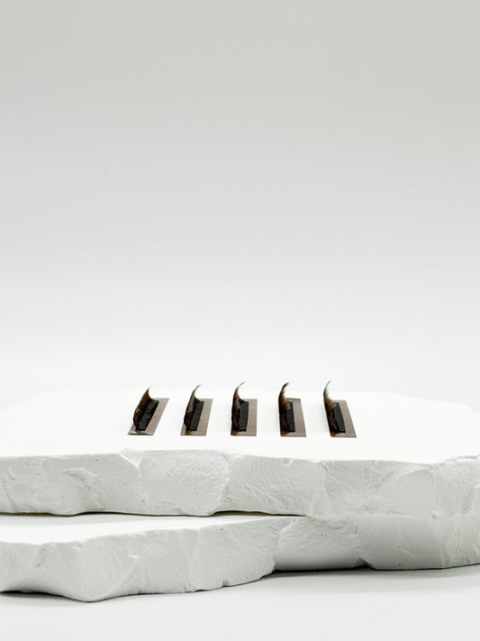 Signature Lash Tile for organising lash strips during extension applications